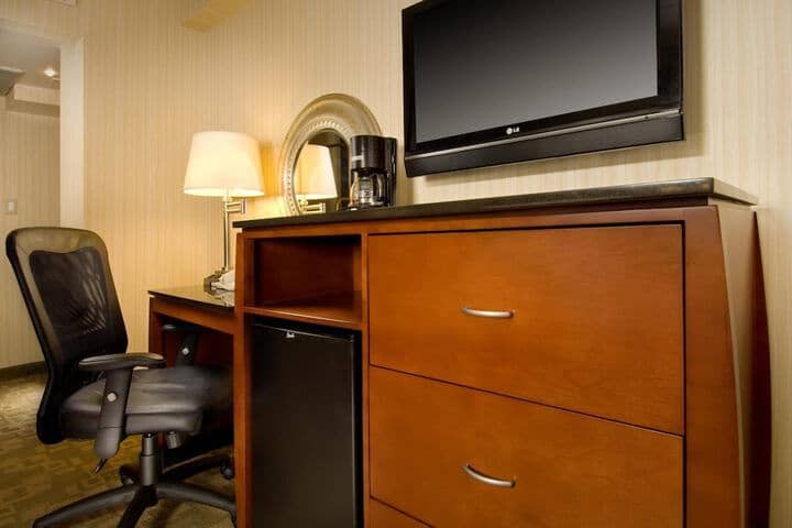 Room 4 of 20